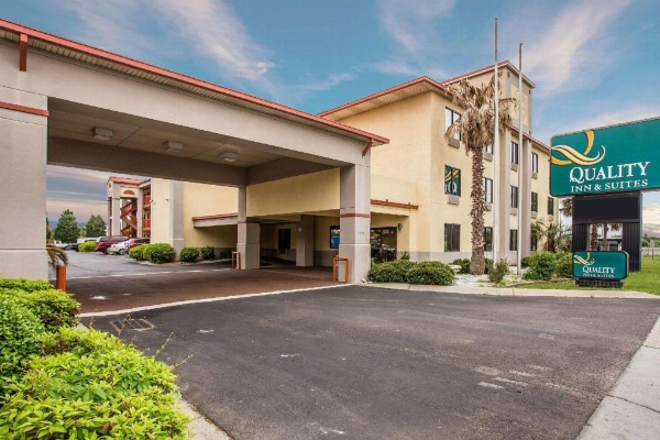 Quality Inn & Suites Ft. Jackson Maingate image 1