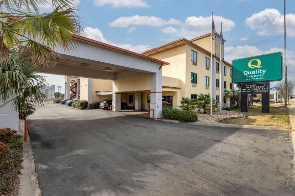 Quality Inn & Suites Ft. Jackson Maingate image 10