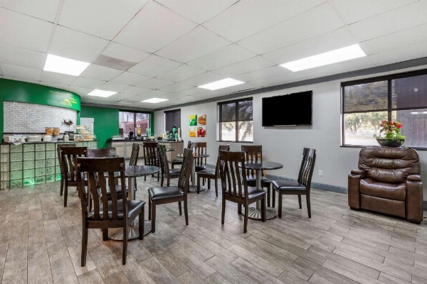 Quality Inn & Suites Ft. Jackson Maingate image 11