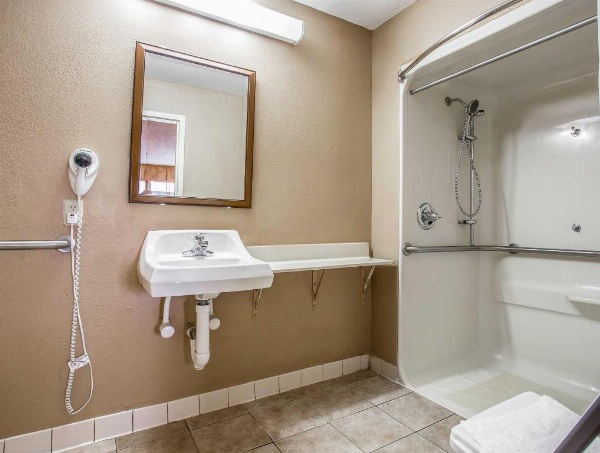 Quality Inn & Suites Ft. Jackson Maingate image 22