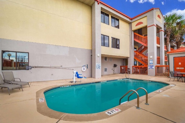 Quality Inn & Suites Ft. Jackson Maingate image 6